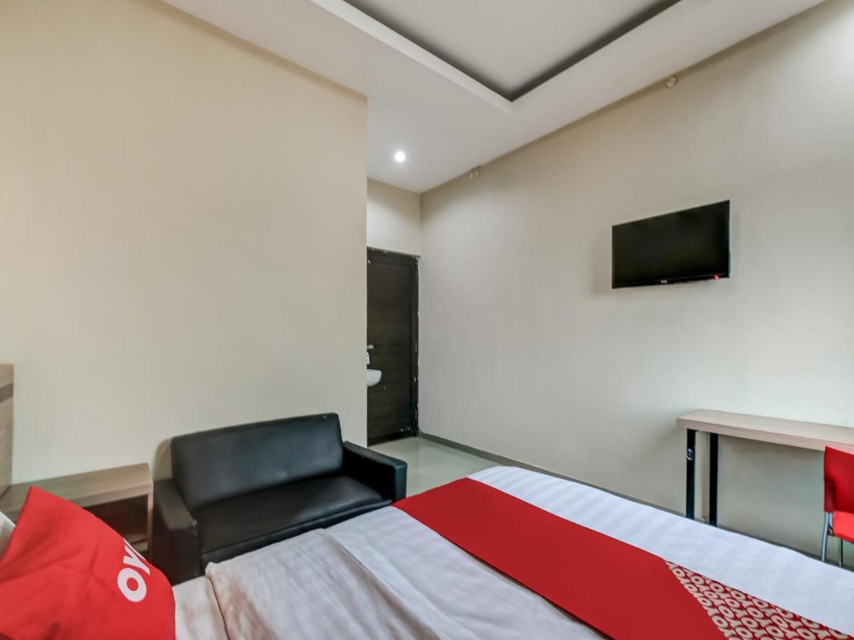 Oyo 90986 Hotel Srikandi Adisucipto Kalasan Exterior foto