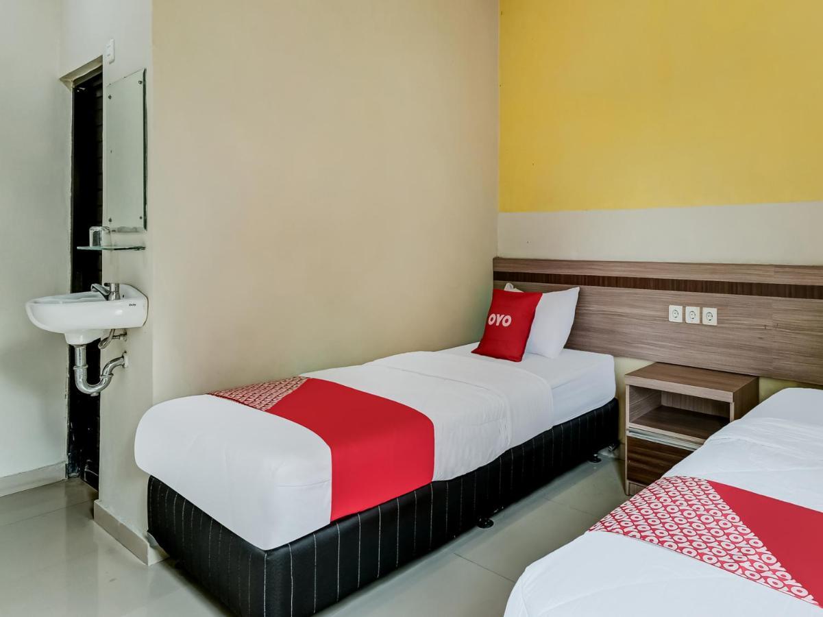 Oyo 90986 Hotel Srikandi Adisucipto Kalasan Exterior foto