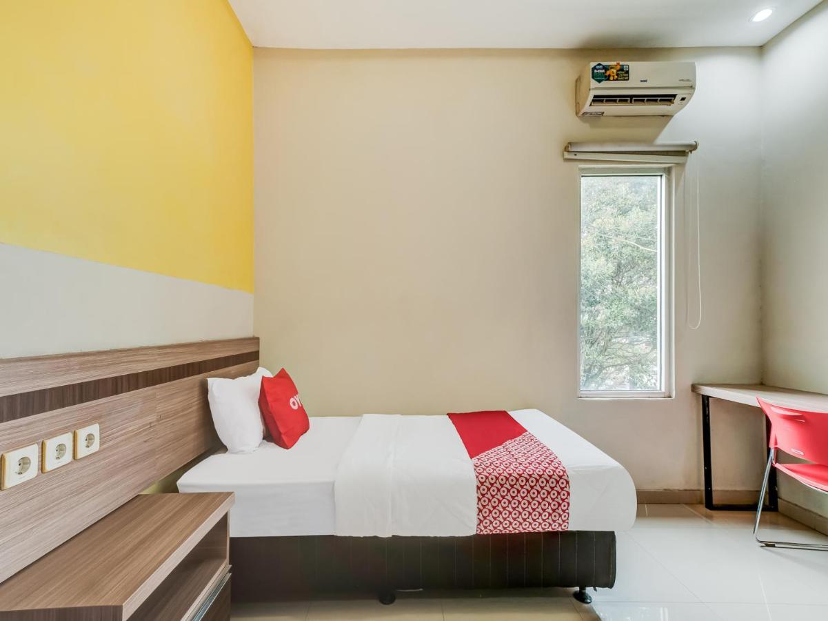 Oyo 90986 Hotel Srikandi Adisucipto Kalasan Exterior foto