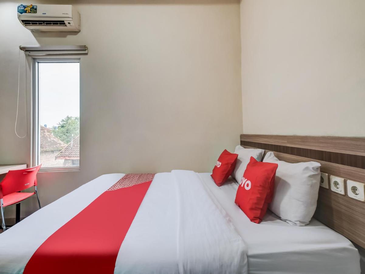 Oyo 90986 Hotel Srikandi Adisucipto Kalasan Exterior foto