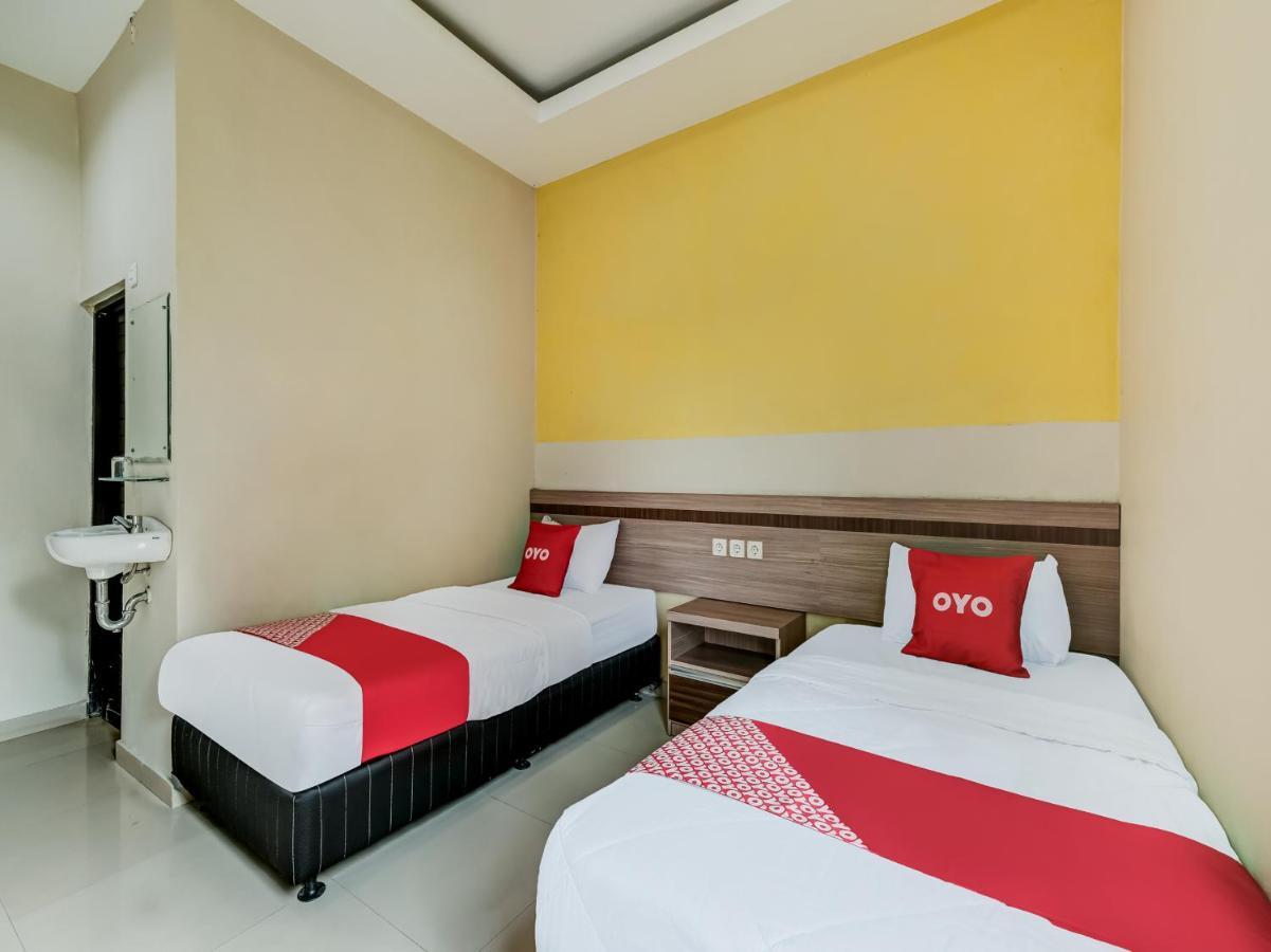 Oyo 90986 Hotel Srikandi Adisucipto Kalasan Exterior foto