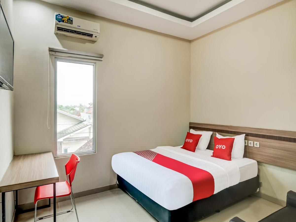 Oyo 90986 Hotel Srikandi Adisucipto Kalasan Exterior foto